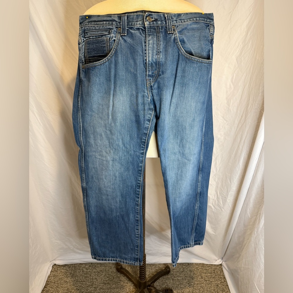 Levi's Relaxed Fit Medium Blue Jeans - Picture 5 of 7